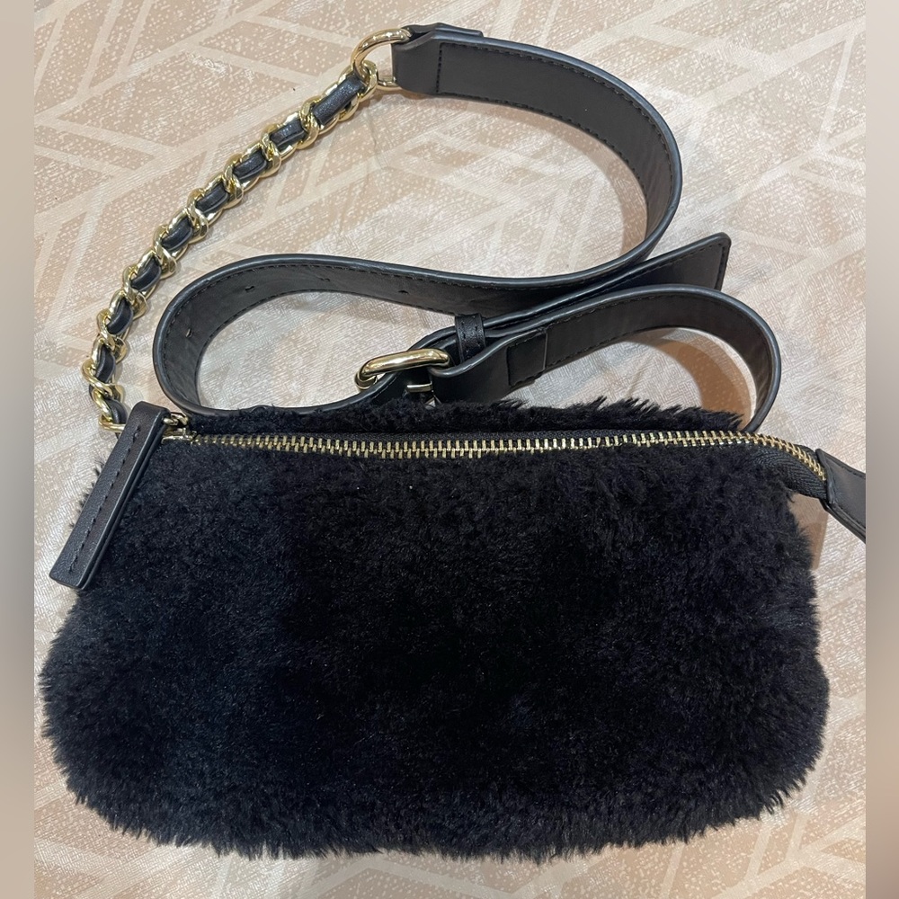 Black & Gold Fluffy Crossbody/Fanny pack bag